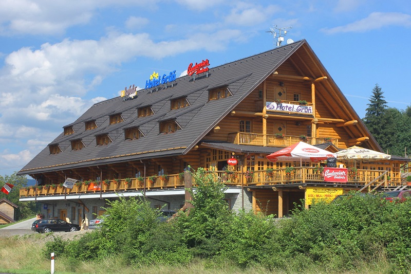 Hotel Grúň - najväčší zrubový hotel v ČR