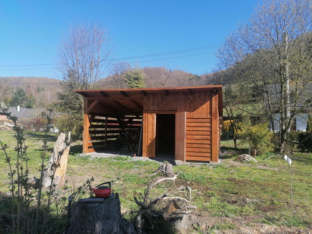 Shed with woodstore in Holčovice, Jeseníky Mountains