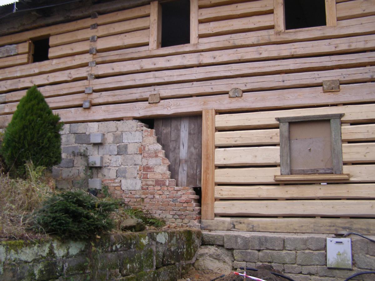 Drevené konštrukcie pamiatkovo chránenej dedinskej usadlosti v Střehomi