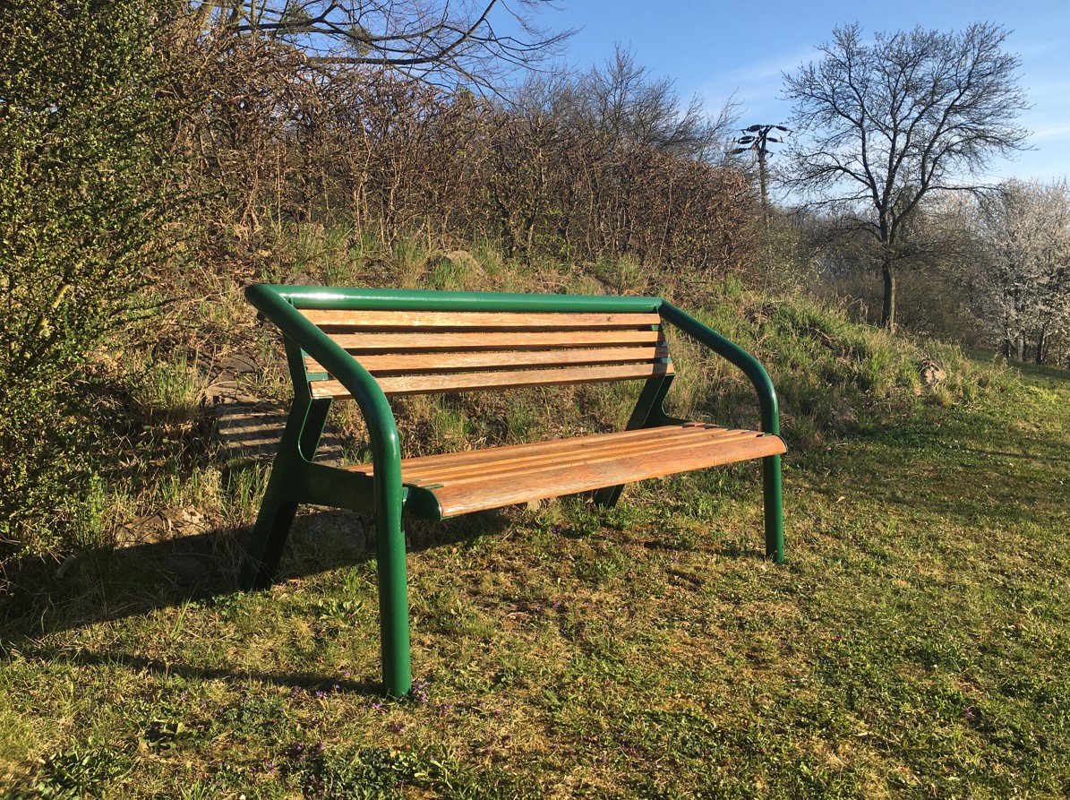 Renovierung einer Gartenbank Schritt für Schritt