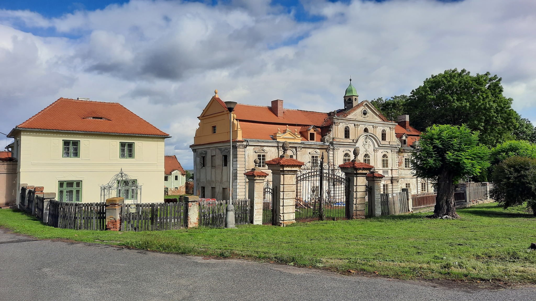 Obróbka dachu zamku Poláky