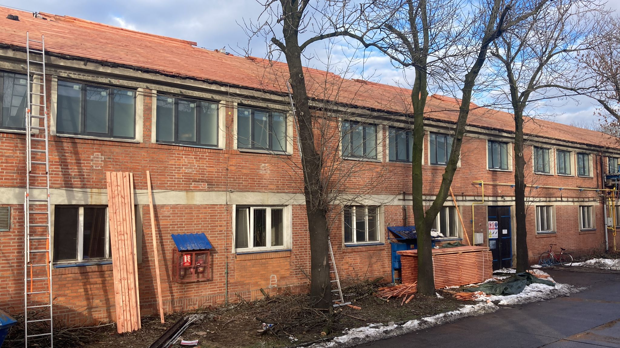 Roof refurbishment on the Bochemie premises